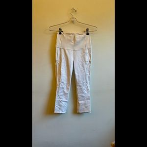 Lululemon size 4 white high waisted capri leggings